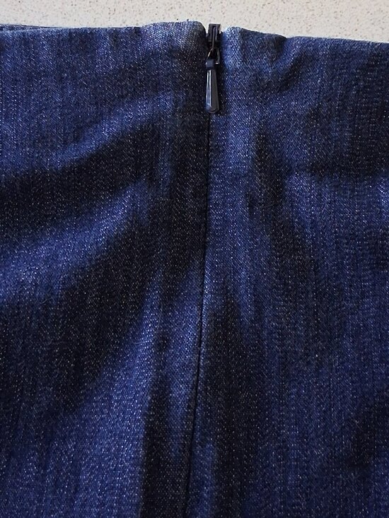 White House Black Market Blue Denim Pencil Skirt Women's Size 4 - Picture 8 of 16